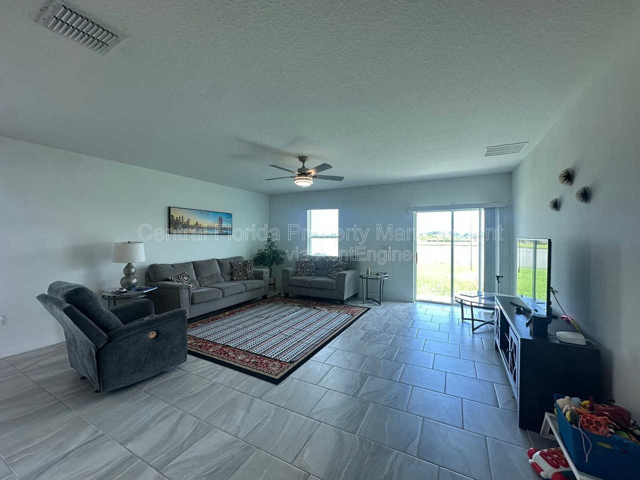 373 Pineywoods St - Photo 5 of 34