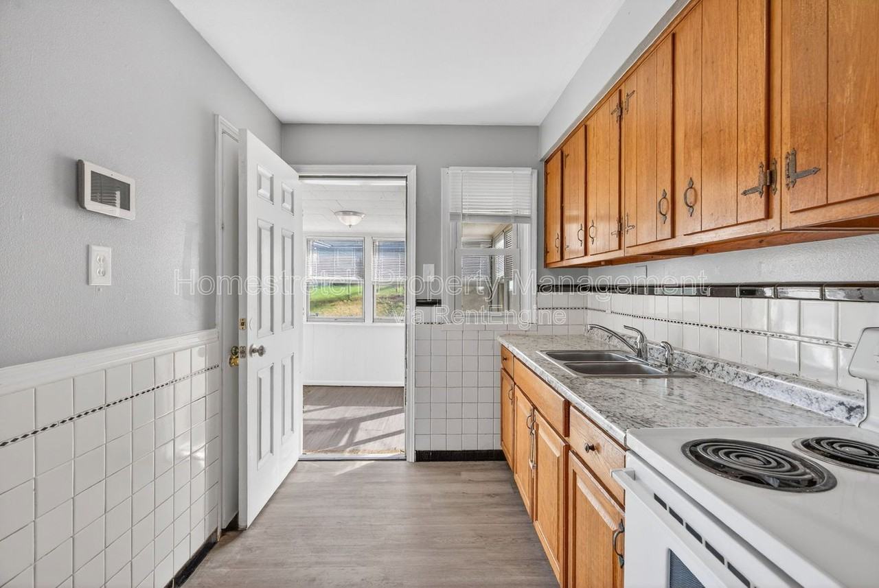 1214 Forest Home Dr - Photo 4 of 36