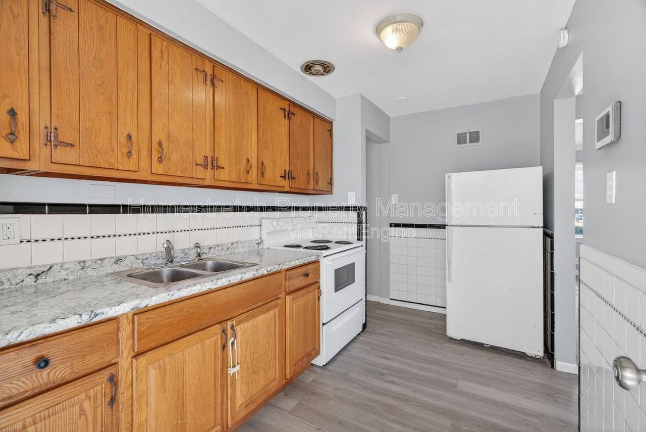 1214 Forest Home Dr - Photo 5 of 36