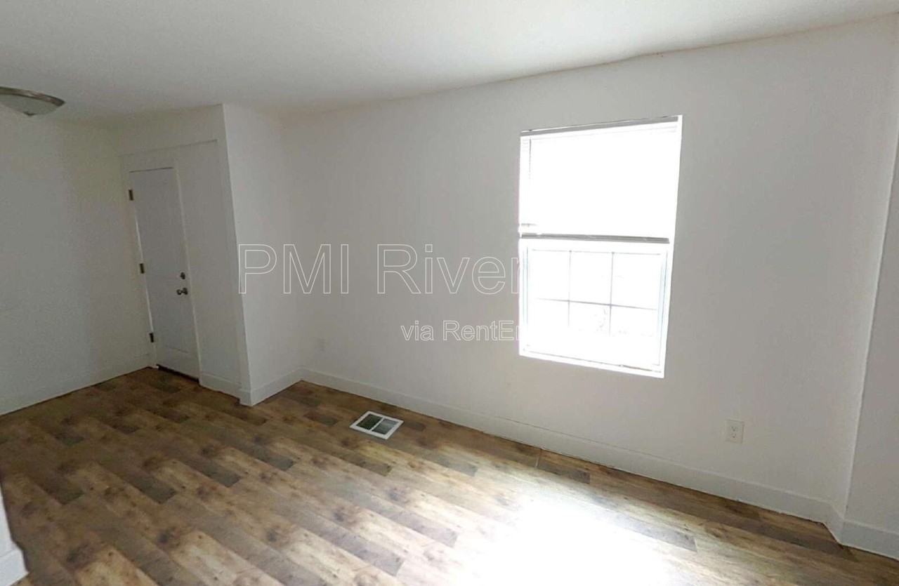 1637 W 34th St - Photo 3 of 11