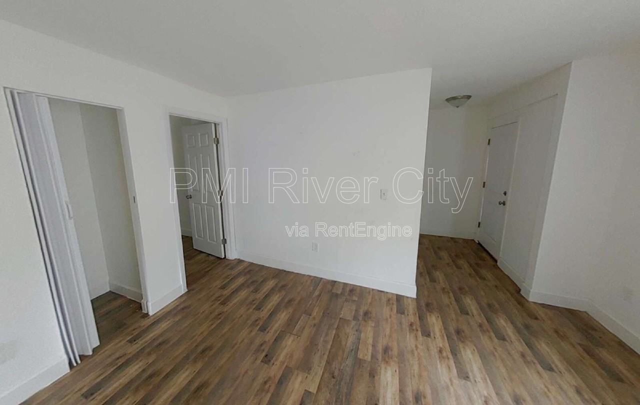 1637 W 34th St - Photo 4 of 11