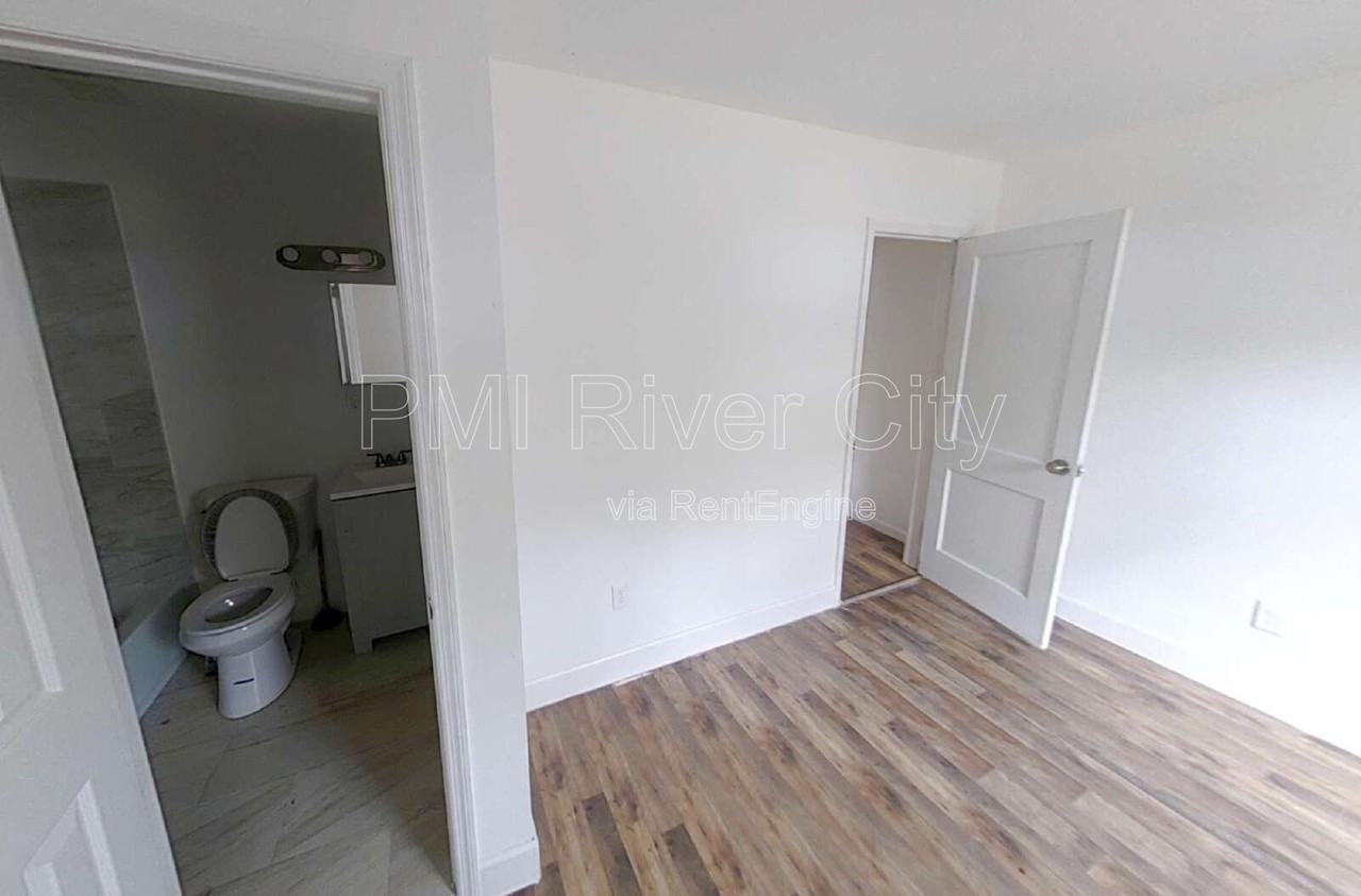 1637 W 34th St - Photo 6 of 11