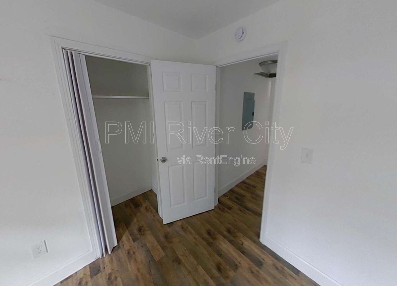 1637 W 34th St - Photo 7 of 11