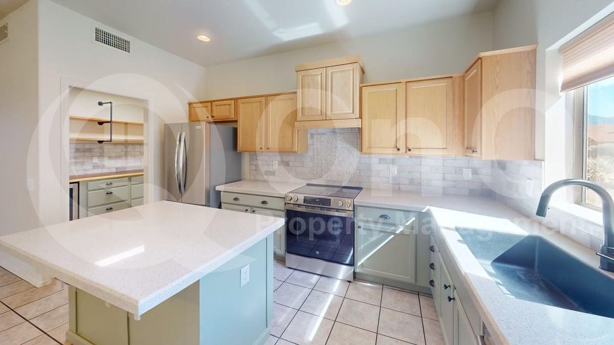 38354 S Skyline Dr - Photo 3 of 15