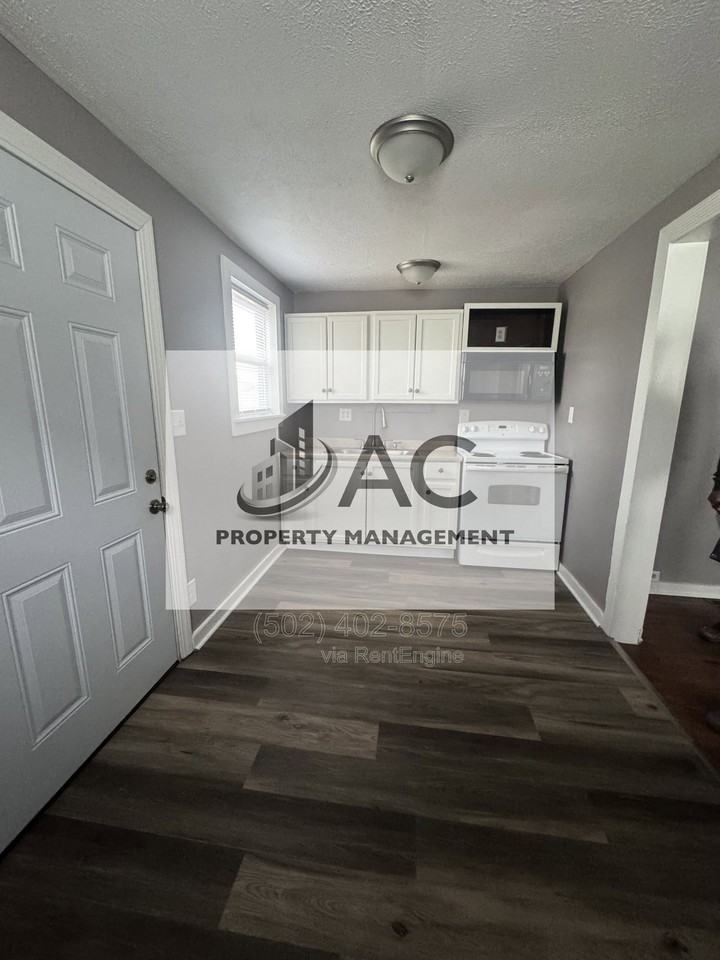 924 Burton Ave - Photo 3 of 11