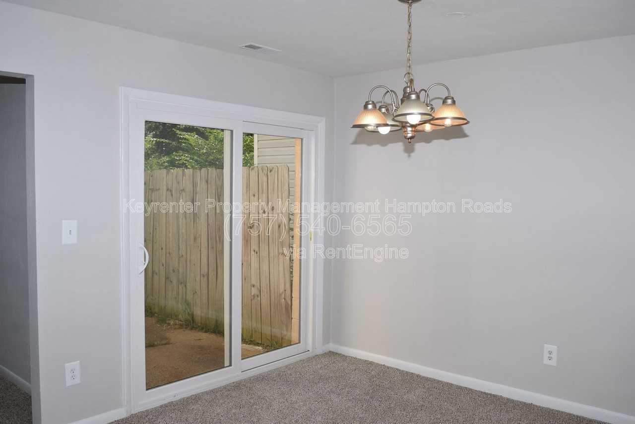 5953 Blackpoole Ln - Photo 4 of 38