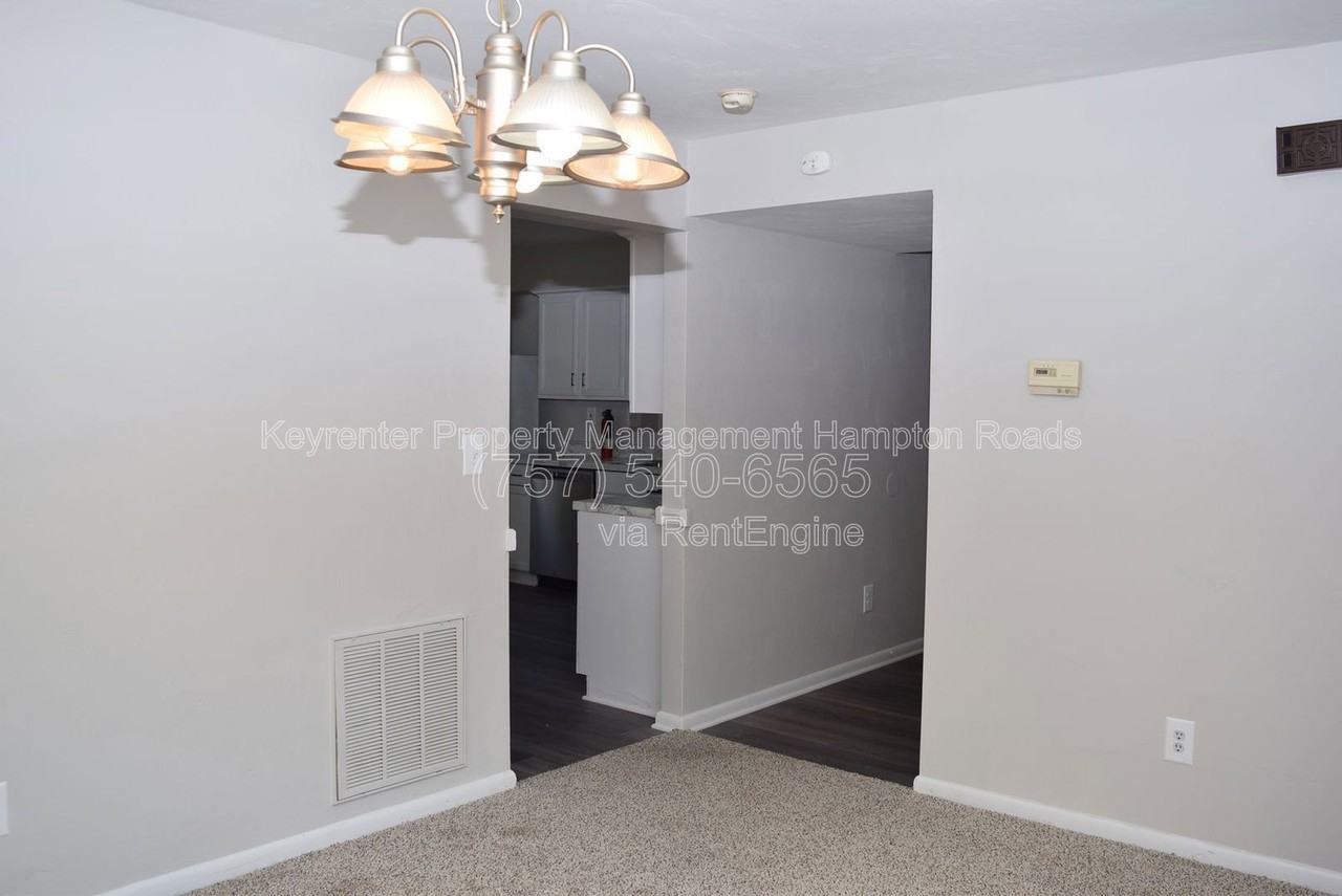 5953 Blackpoole Ln - Photo 6 of 38