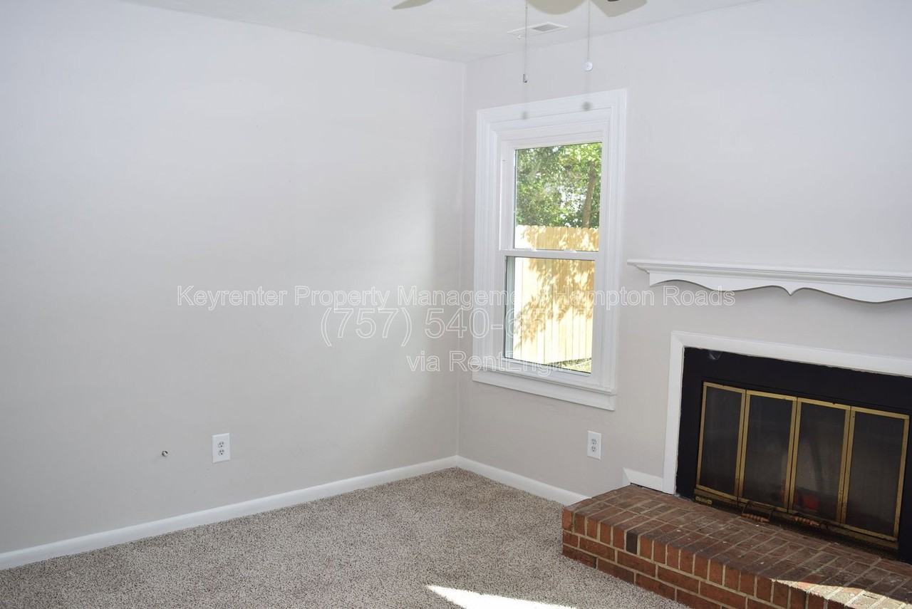 5953 Blackpoole Ln - Photo 7 of 38