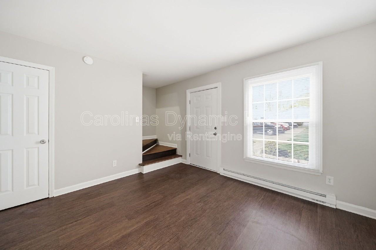 325 S Gardner Ave #7 - Photo 3 of 21