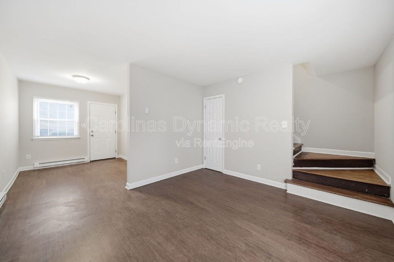 325 S Gardner Ave #7 - Photo 5 of 21