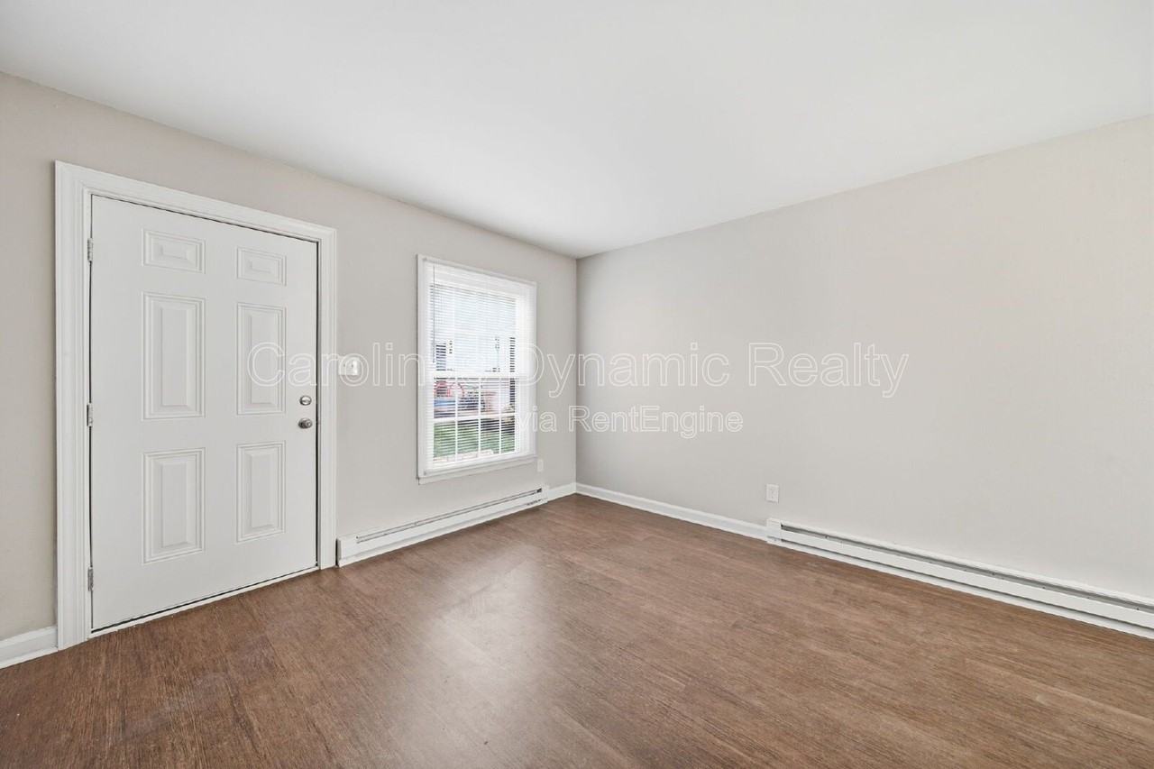 325 S Gardner Ave #7 - Photo 7 of 21