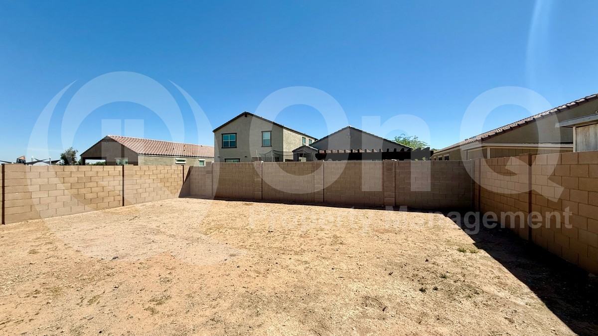 22785 N Diamond Dr - Photo 4 of 24