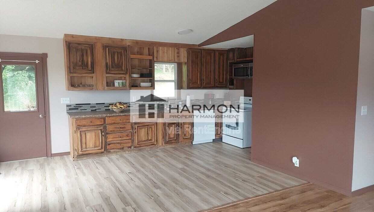 170 Cherokee Dr - Photo 3 of 10