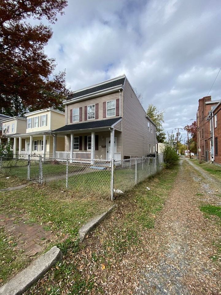 1210 N 21st St - Photo 2 of 25