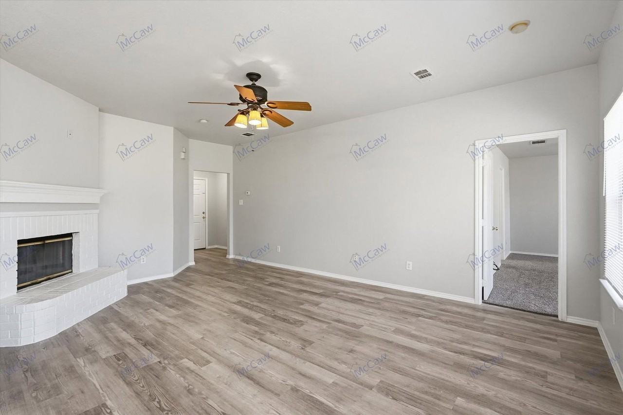 412 Pin Oak Ln - Photo 2 of 19