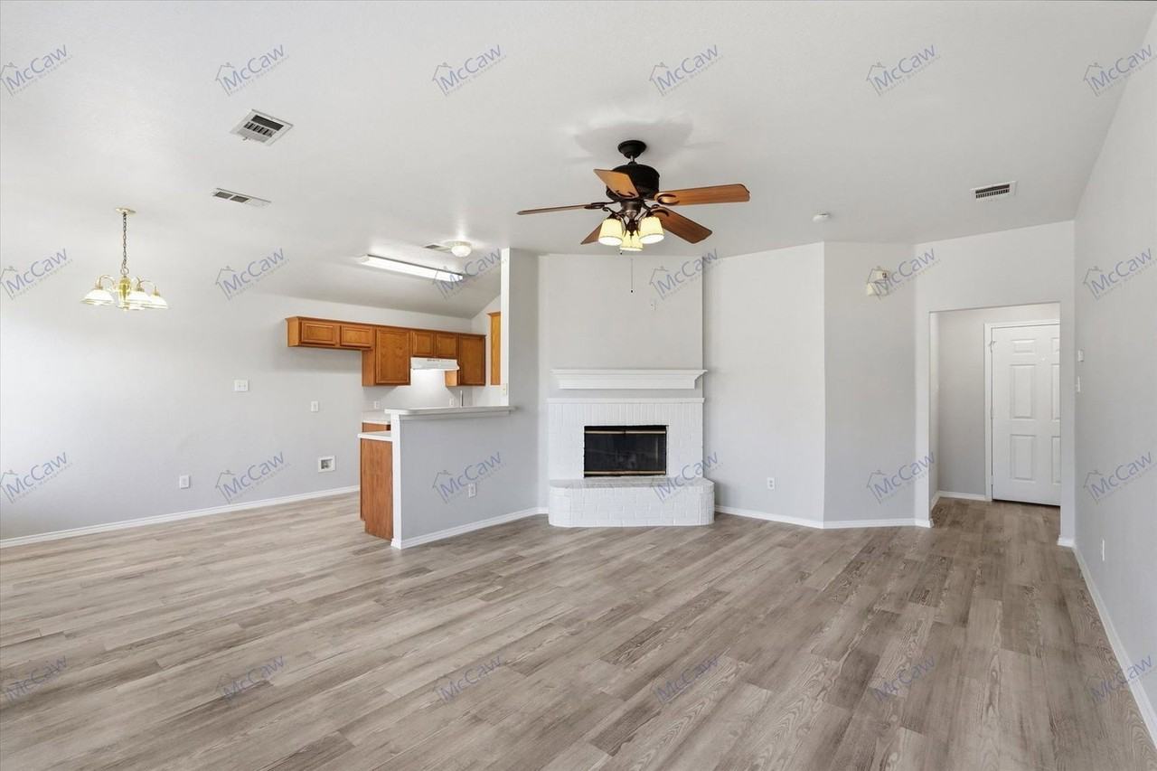 412 Pin Oak Ln - Photo 3 of 19