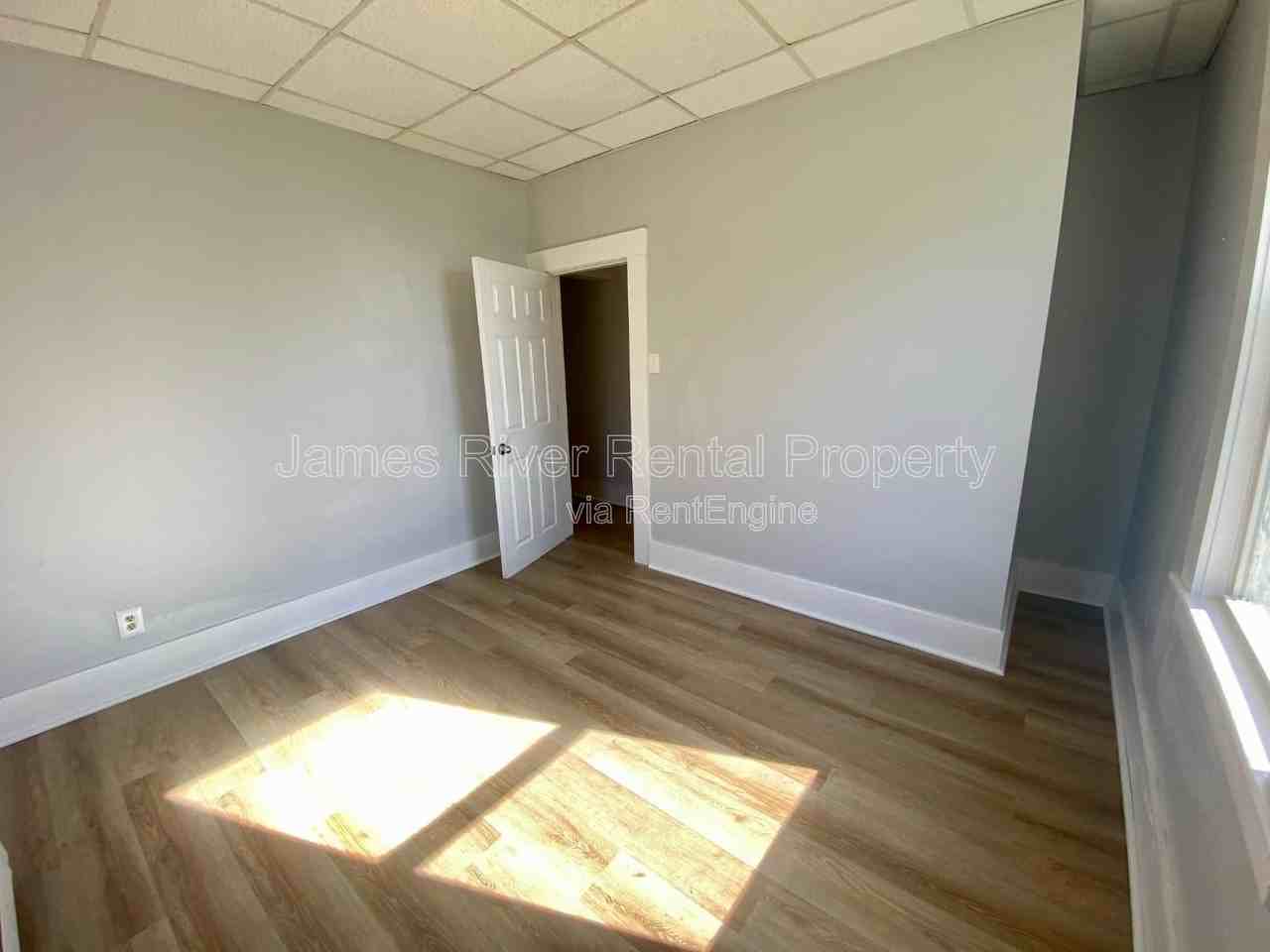 1009 4th St #1 - Photo 5 of 11