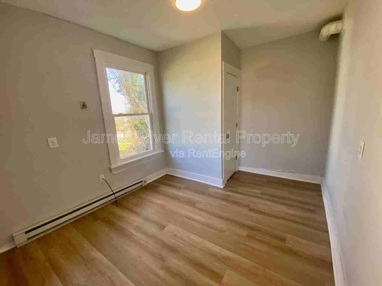 1009 4th St #1 - Photo 6 of 11