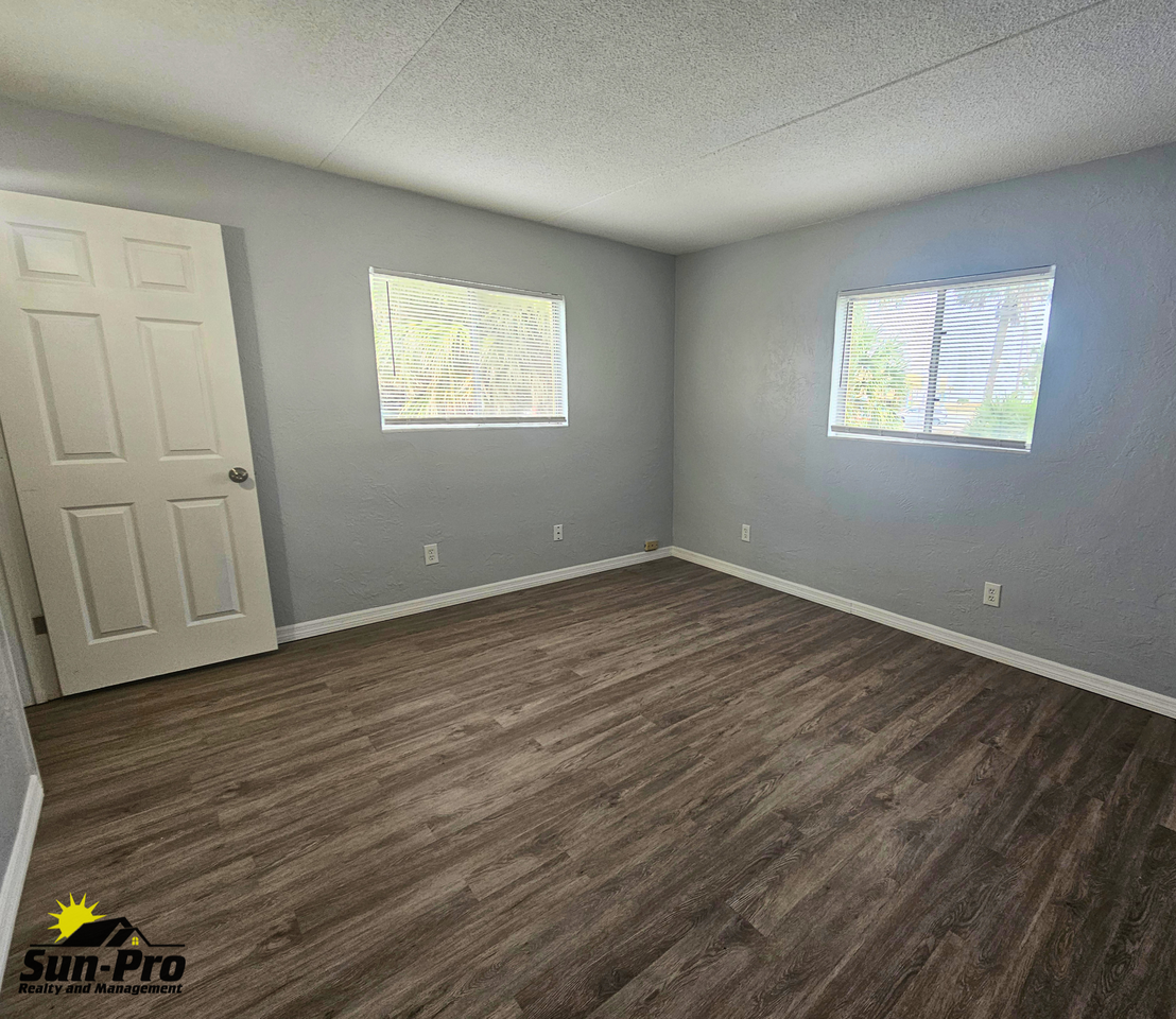 515 Silver Beach Ave #5 - Photo 3 of 15