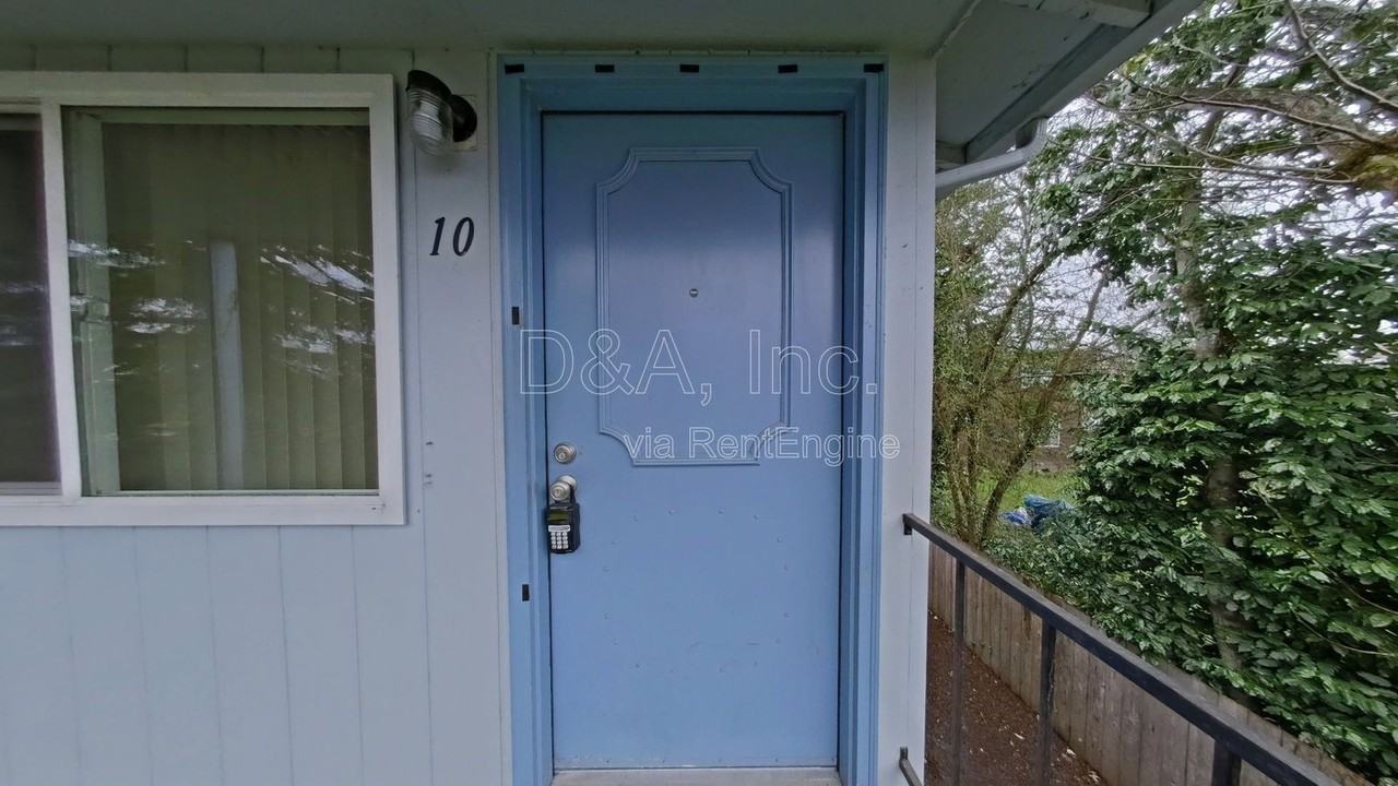 697 Jefferson St Se #10 - Photo 2 of 9
