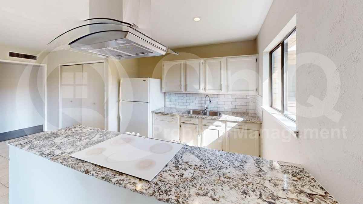 5656 Pearce St - Photo 3 of 18