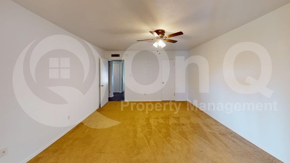 5656 Pearce St - Photo 7 of 18