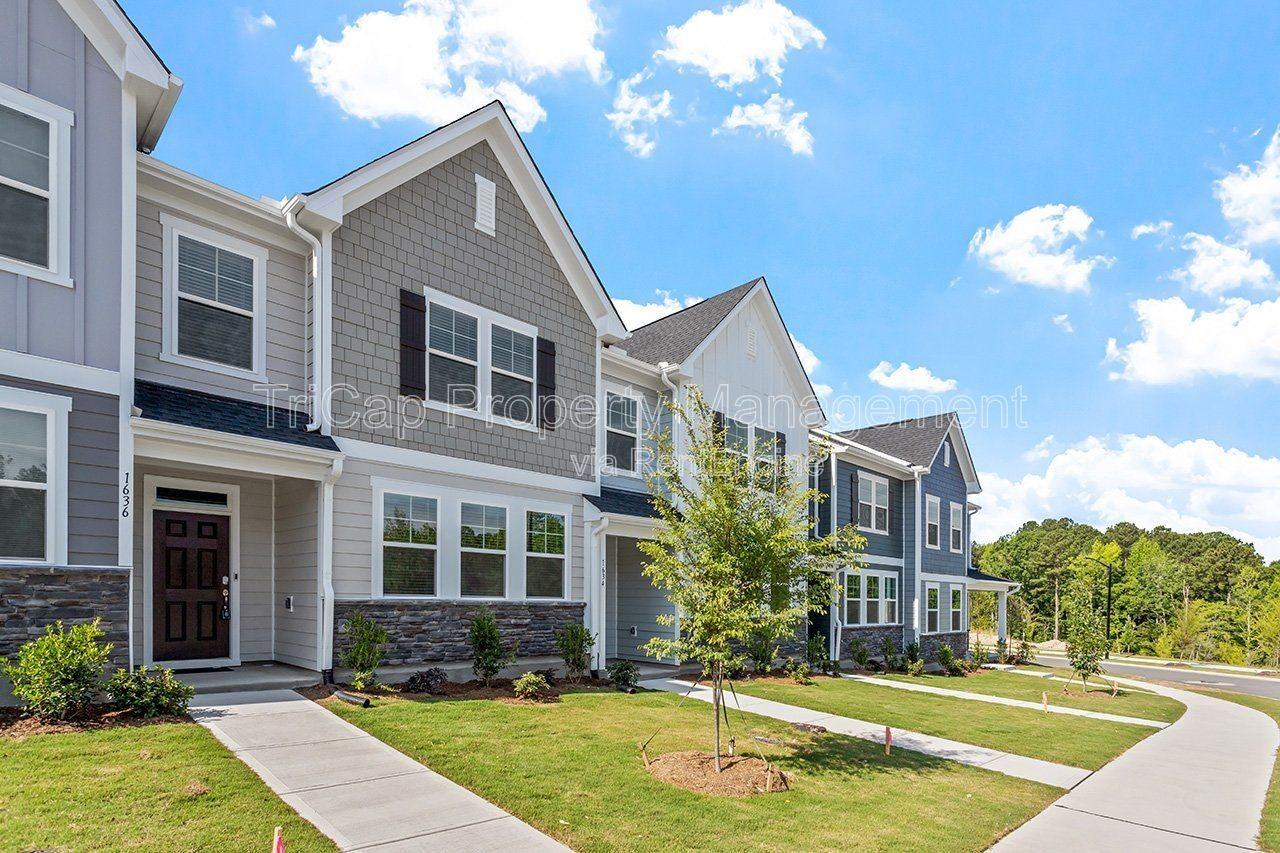 1636 Singing Bird Trl - Photo 2 of 34