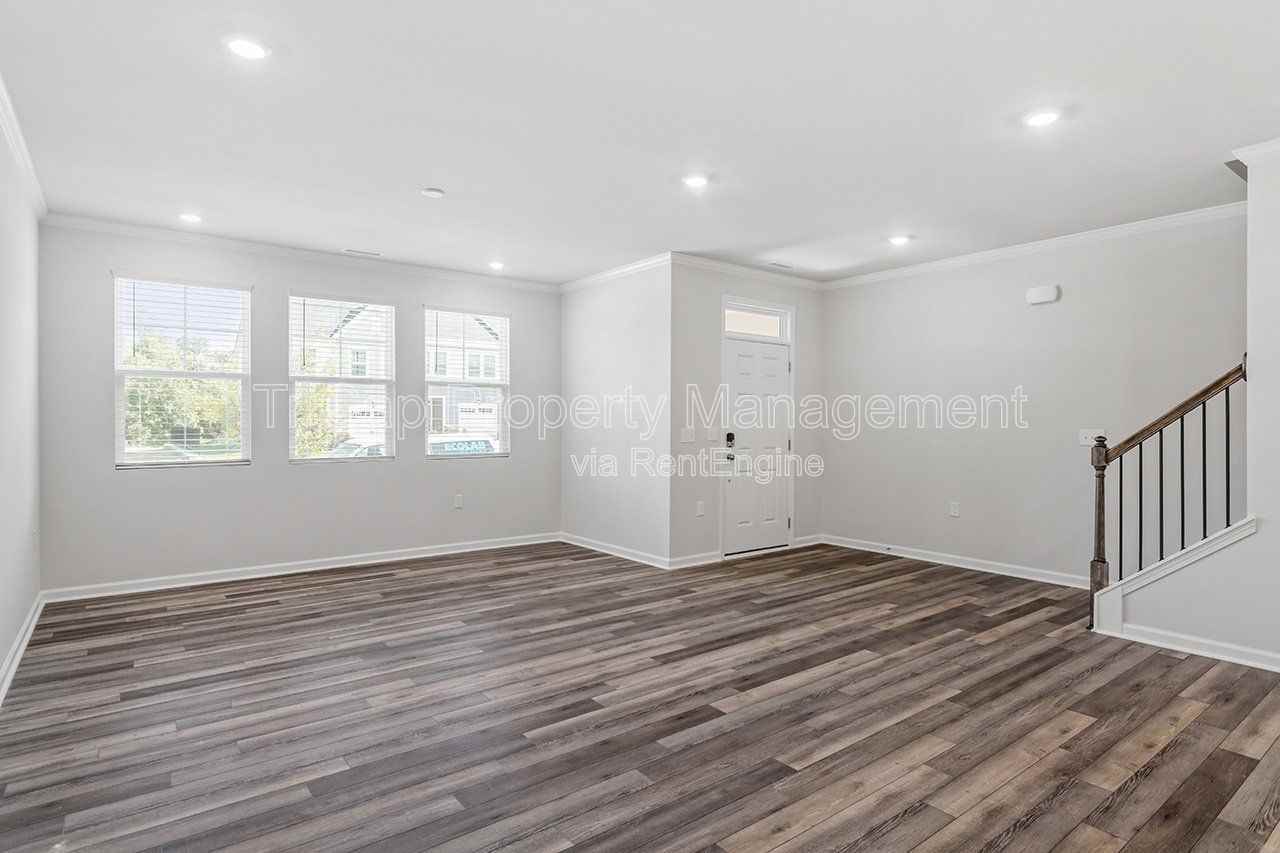 1636 Singing Bird Trl - Photo 7 of 34