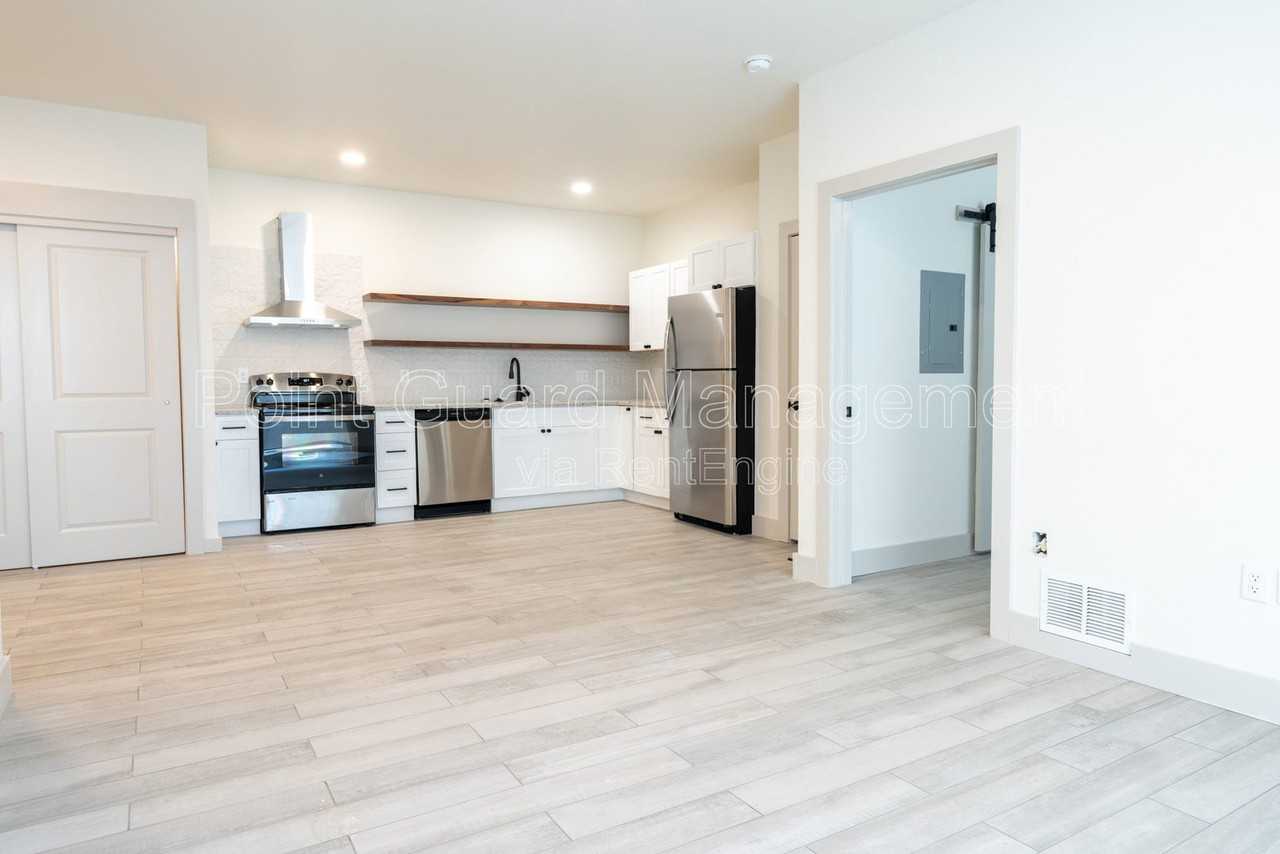 1230 N Greenwich Rd #2103