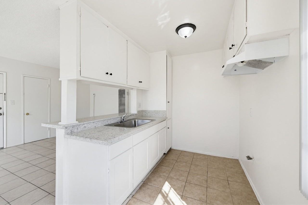 1224 S Normandie Ave #2 - Photo 3 of 17