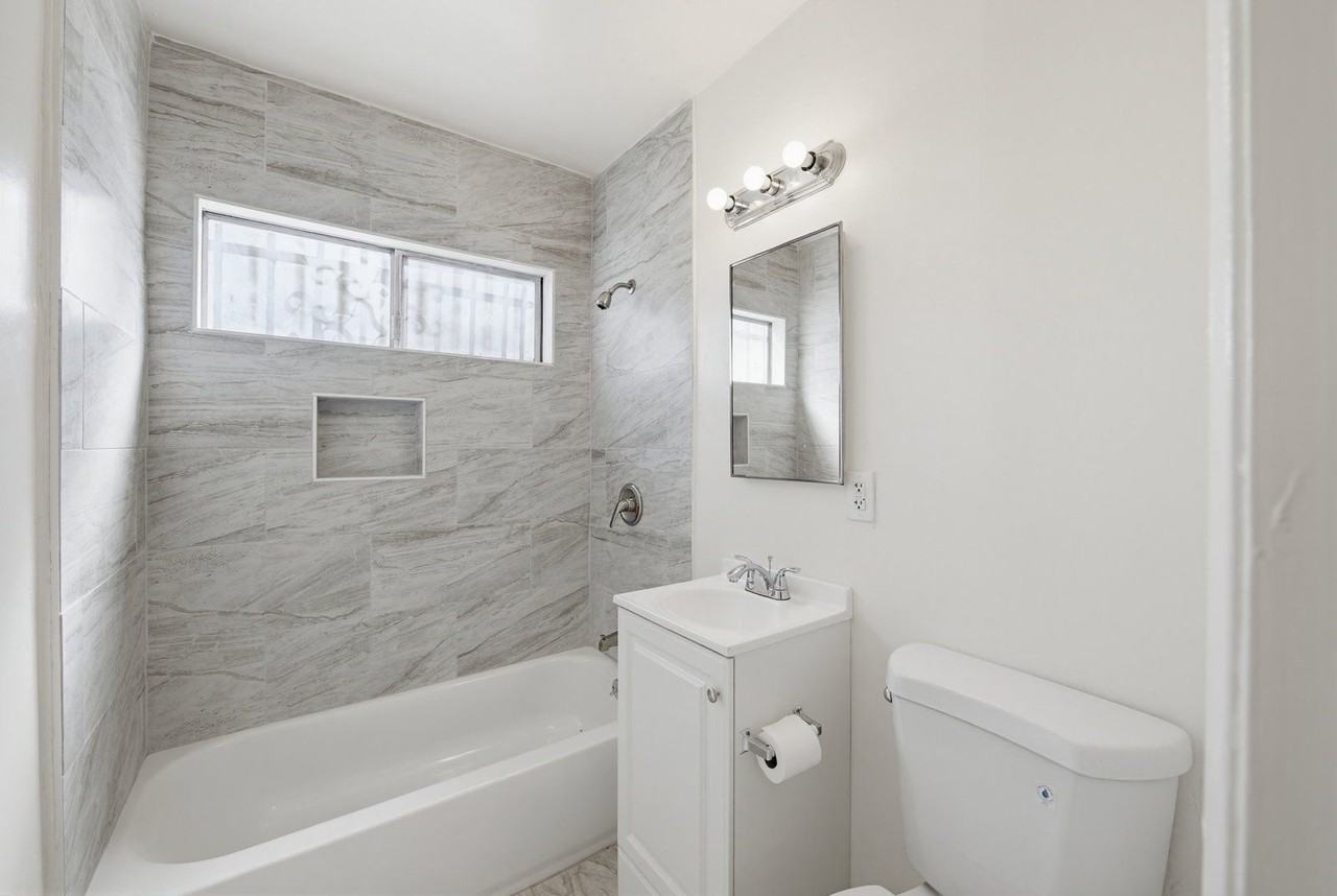 1224 S Normandie Ave #2 - Photo 5 of 17