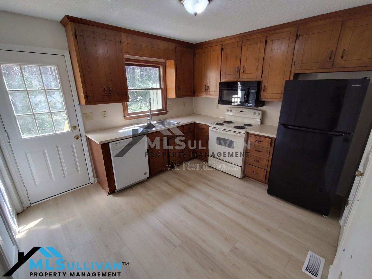 2211 Peppertree St #B - Photo 2 of 8