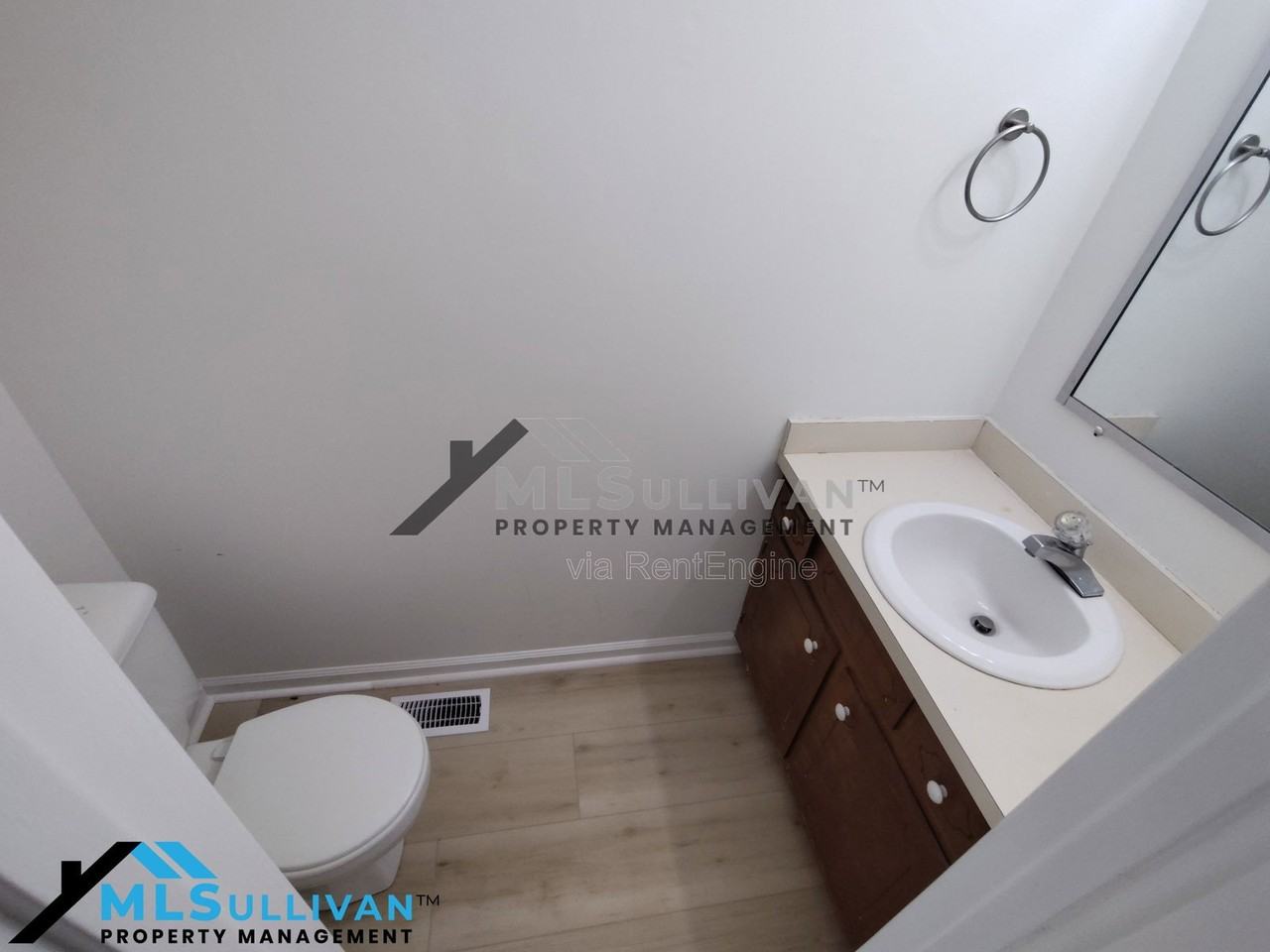 2211 Peppertree St #B - Photo 5 of 8