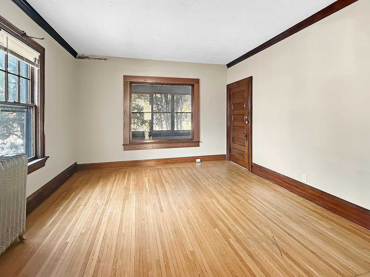 438 University Ave Ne #2 - Photo 4 of 12