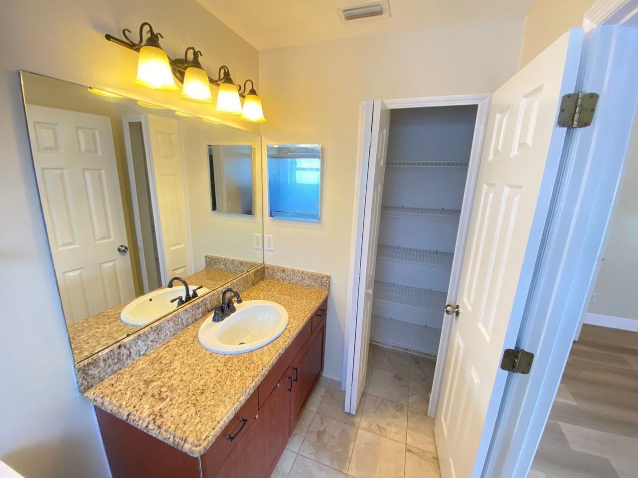 1019 Great Shady Ln - Photo 4 of 32