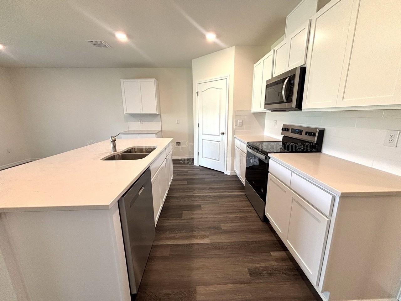 5513 Hayloft Dr - Photo 4 of 50