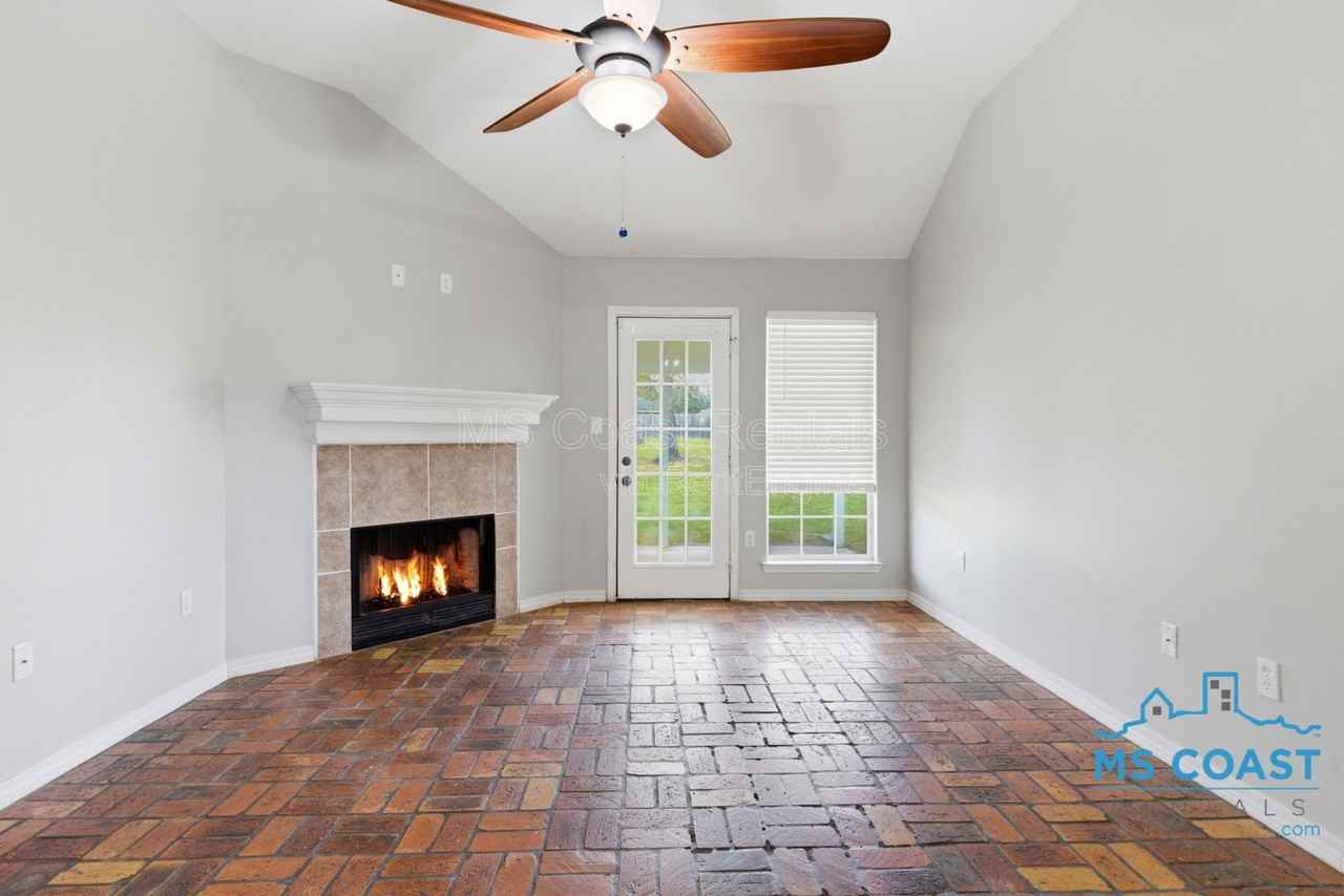 14971 Camp Ln - Photo 3 of 26