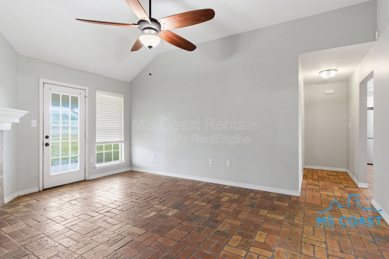 14971 Camp Ln - Photo 4 of 26