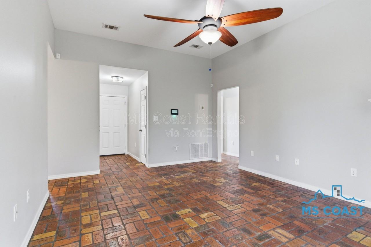 14971 Camp Ln - Photo 5 of 26