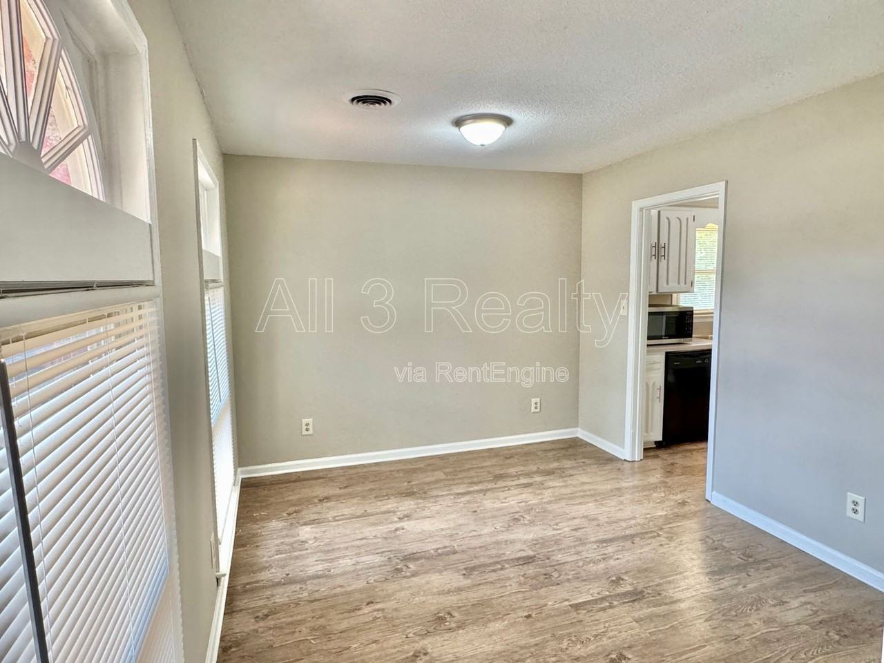 329 Northwestern Rd - Photo 7 of 39