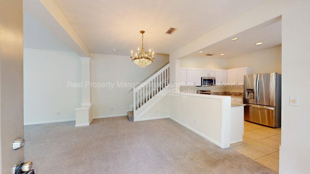 8498 Climbing Ivy Trl S - Photo 4 of 38