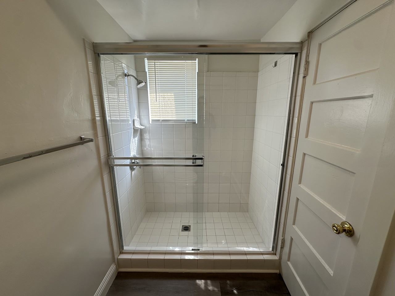 910 N Park Ave #3 - Photo 3 of 13