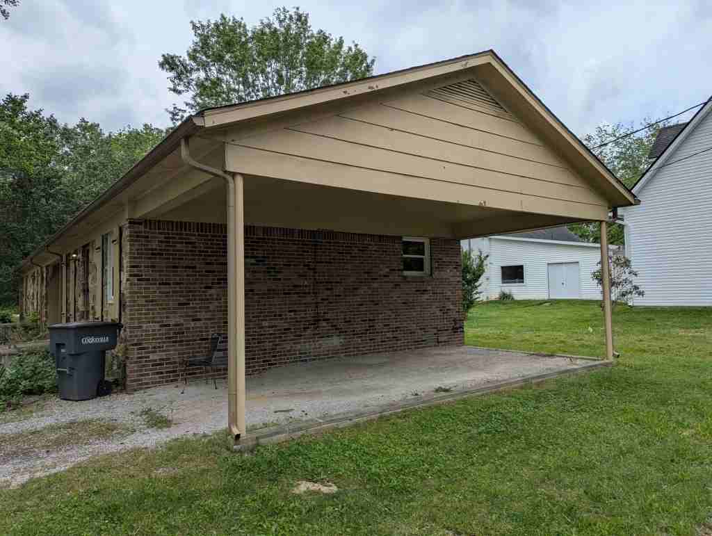 1012 Walton Ln - Photo 2 of 9