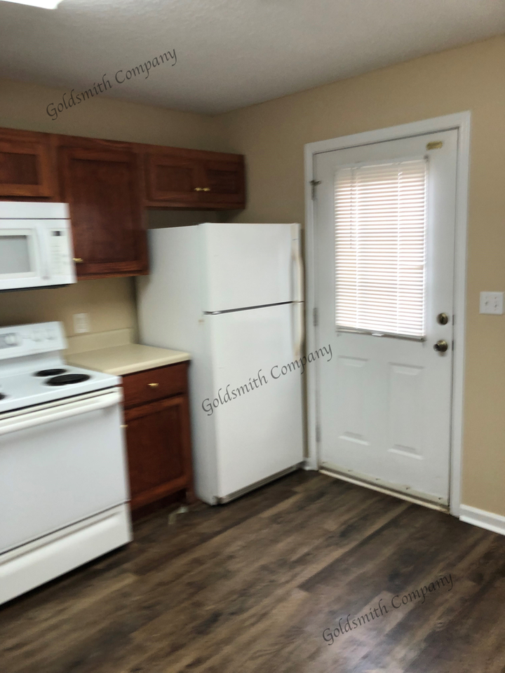209A Springfield Cir - Photo 3 of 11
