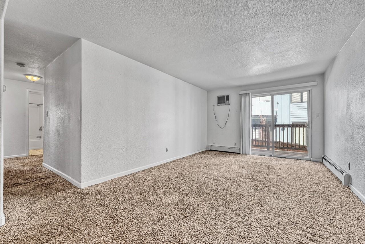 5402 Carr St - Photo 7 of 38