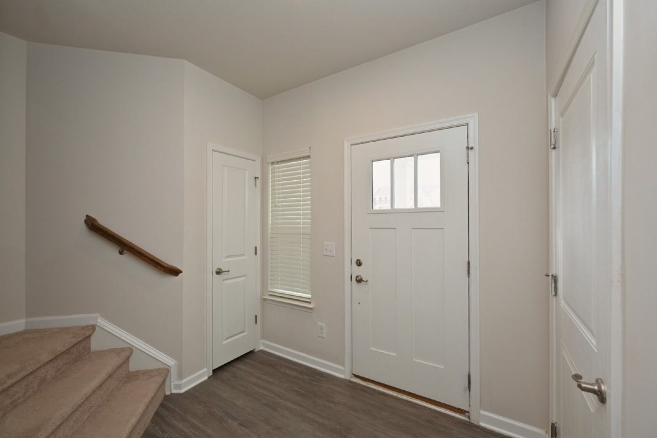 633 Exmoor Dr - Photo 2 of 28