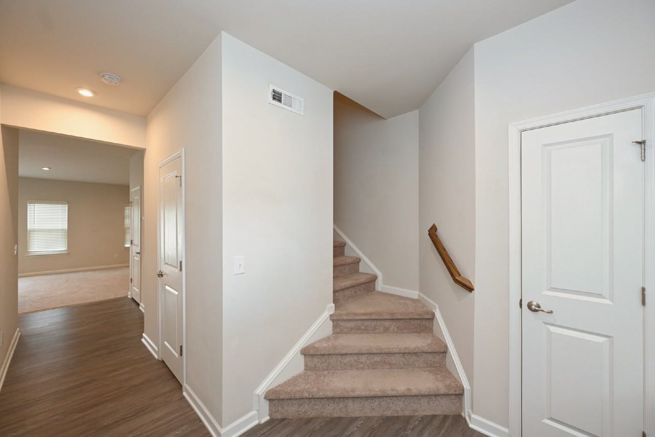 633 Exmoor Dr - Photo 3 of 28