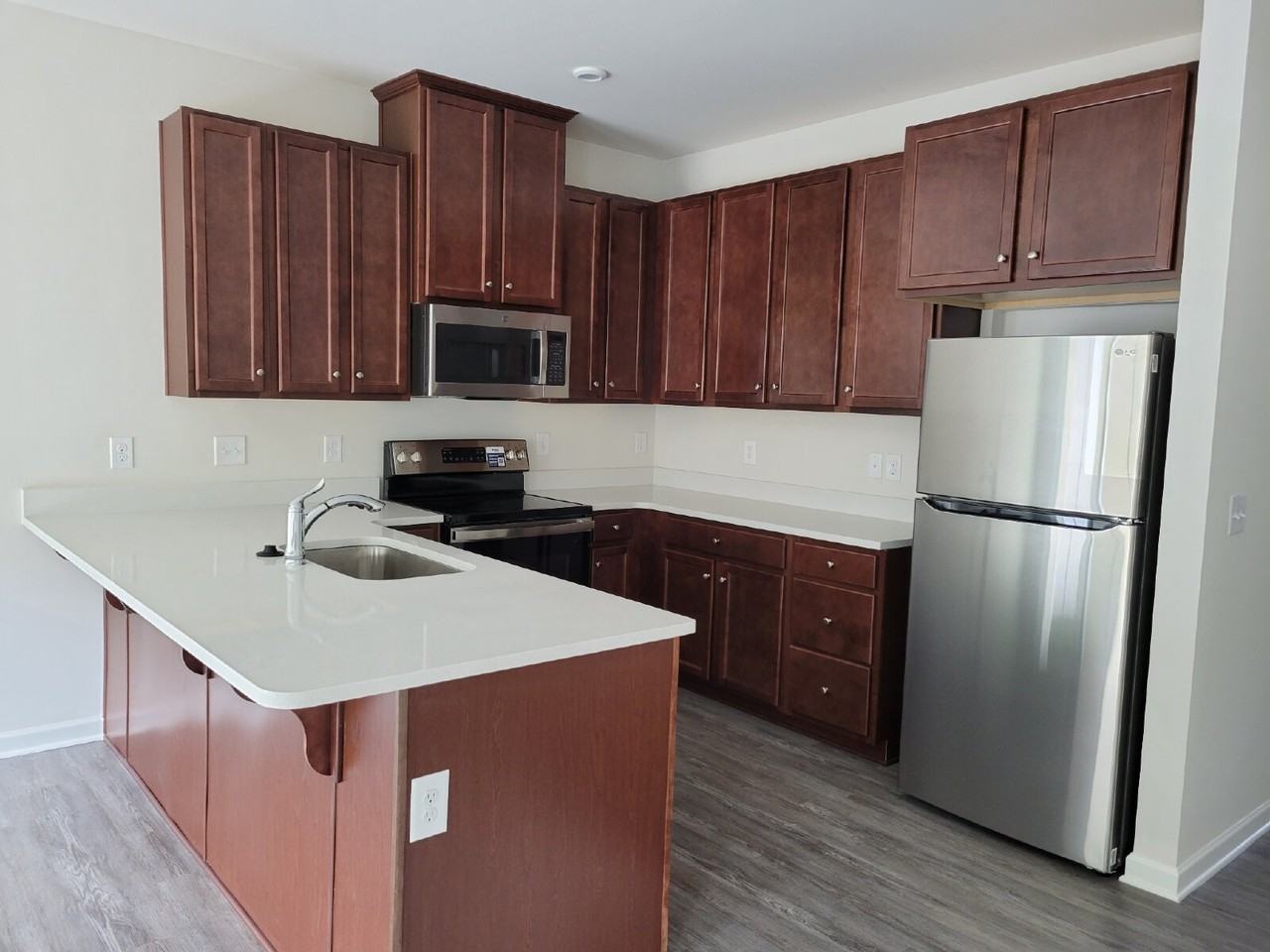 633 Exmoor Dr - Photo 5 of 28