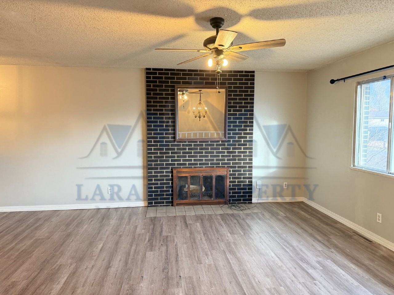 1519 Mitchell St - Photo 2 of 24