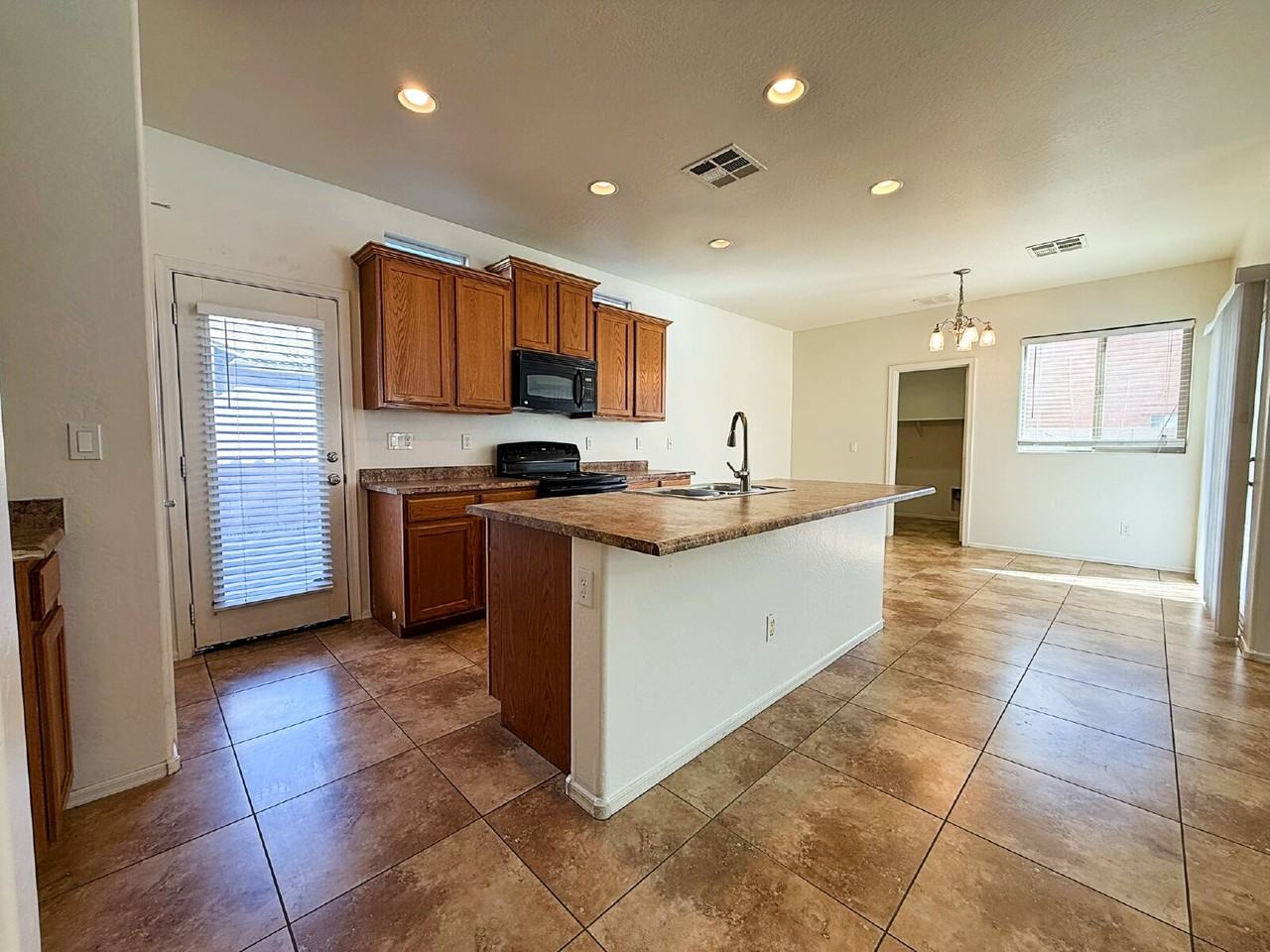 7255 W Palmaire Ave - Photo 6 of 33